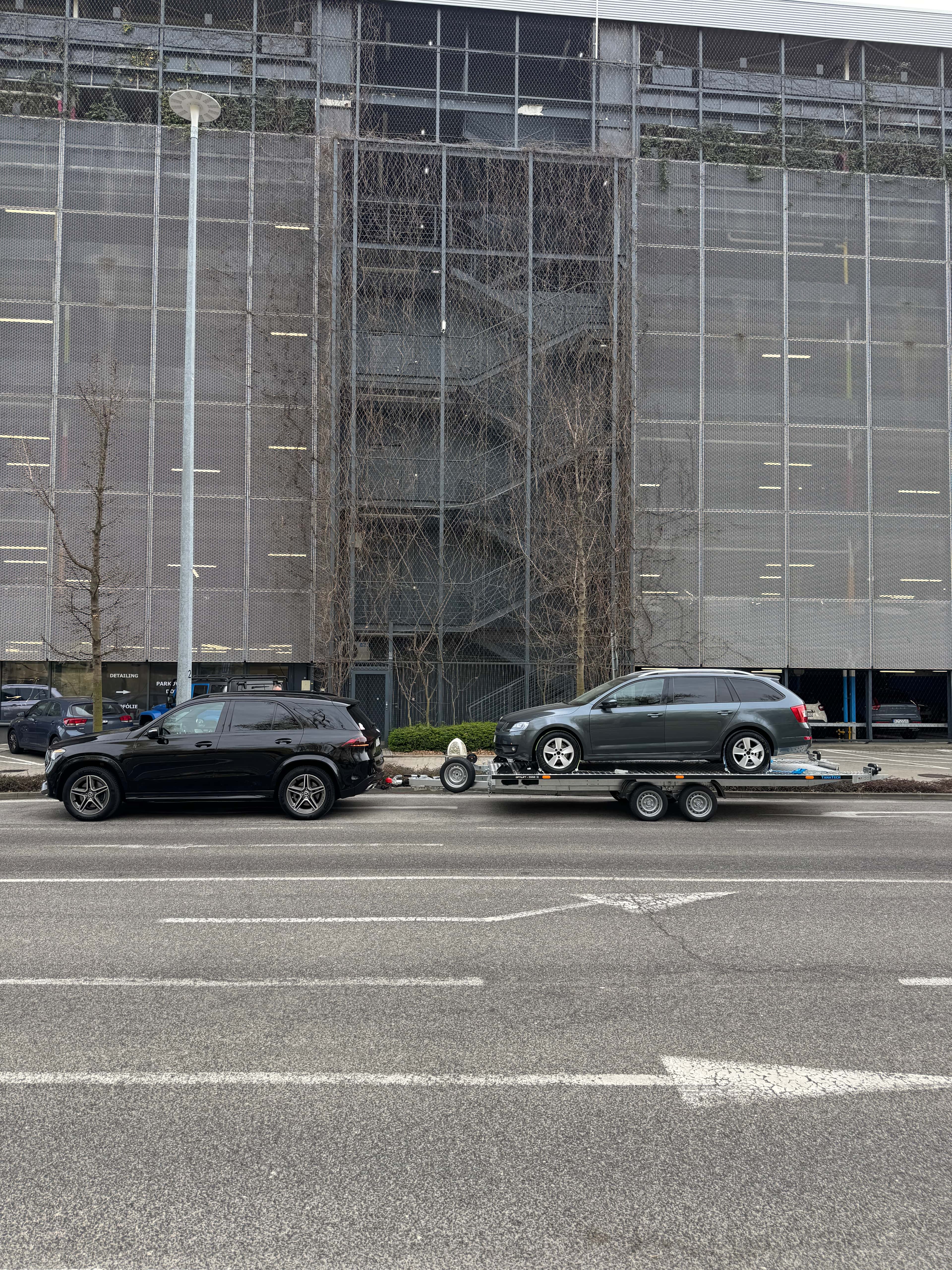 Car with trailer in the rain